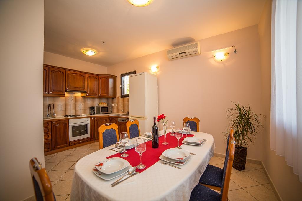Apartments Maja Dugi Rat Luaran gambar