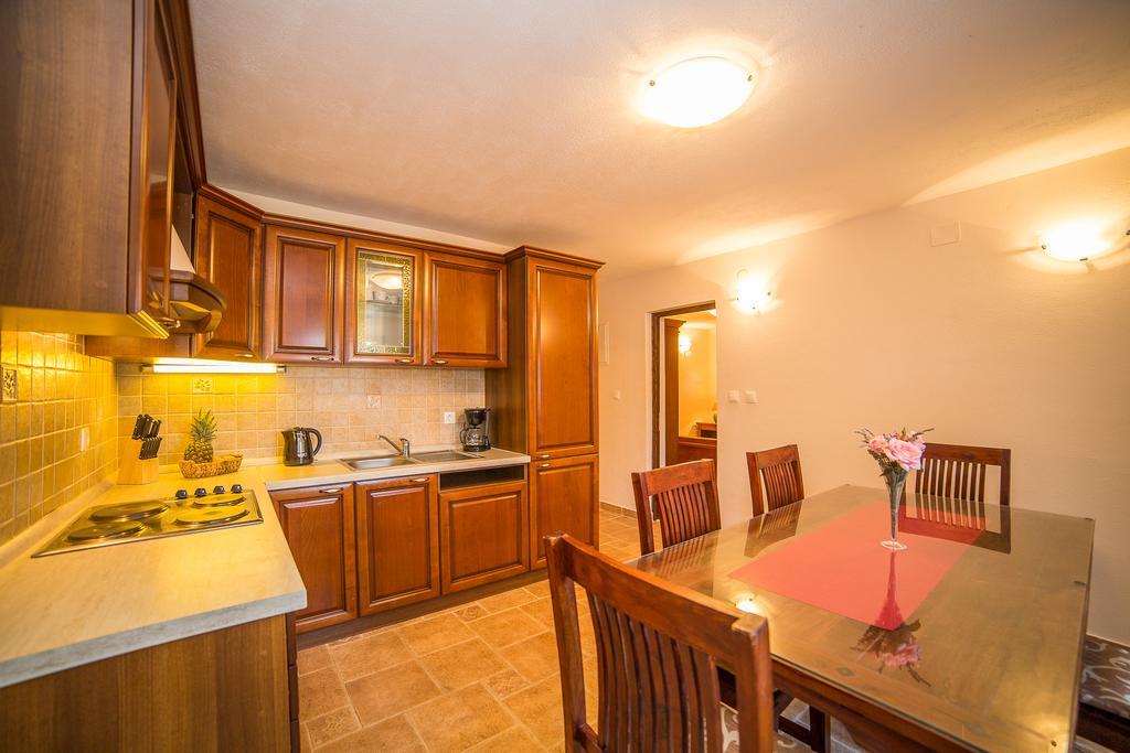 Apartments Maja Dugi Rat Luaran gambar
